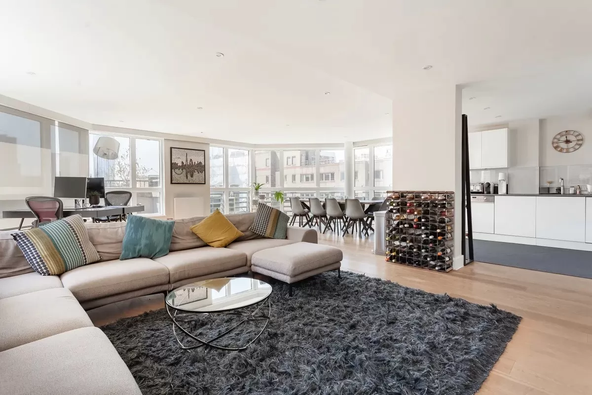 Three Bed Flat for Sale in Blackfriars, London