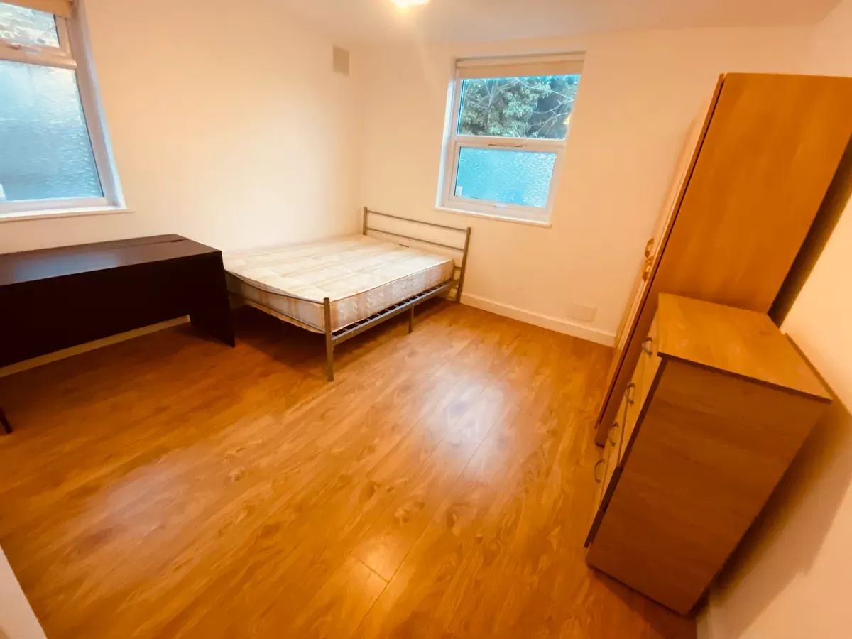 Two Bed Flat for Rent in Finsbury Park, London