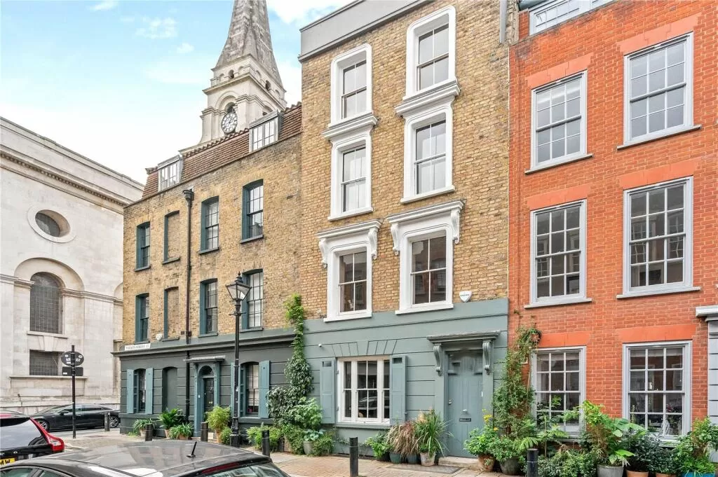 House for Sale in Whitechapel, London